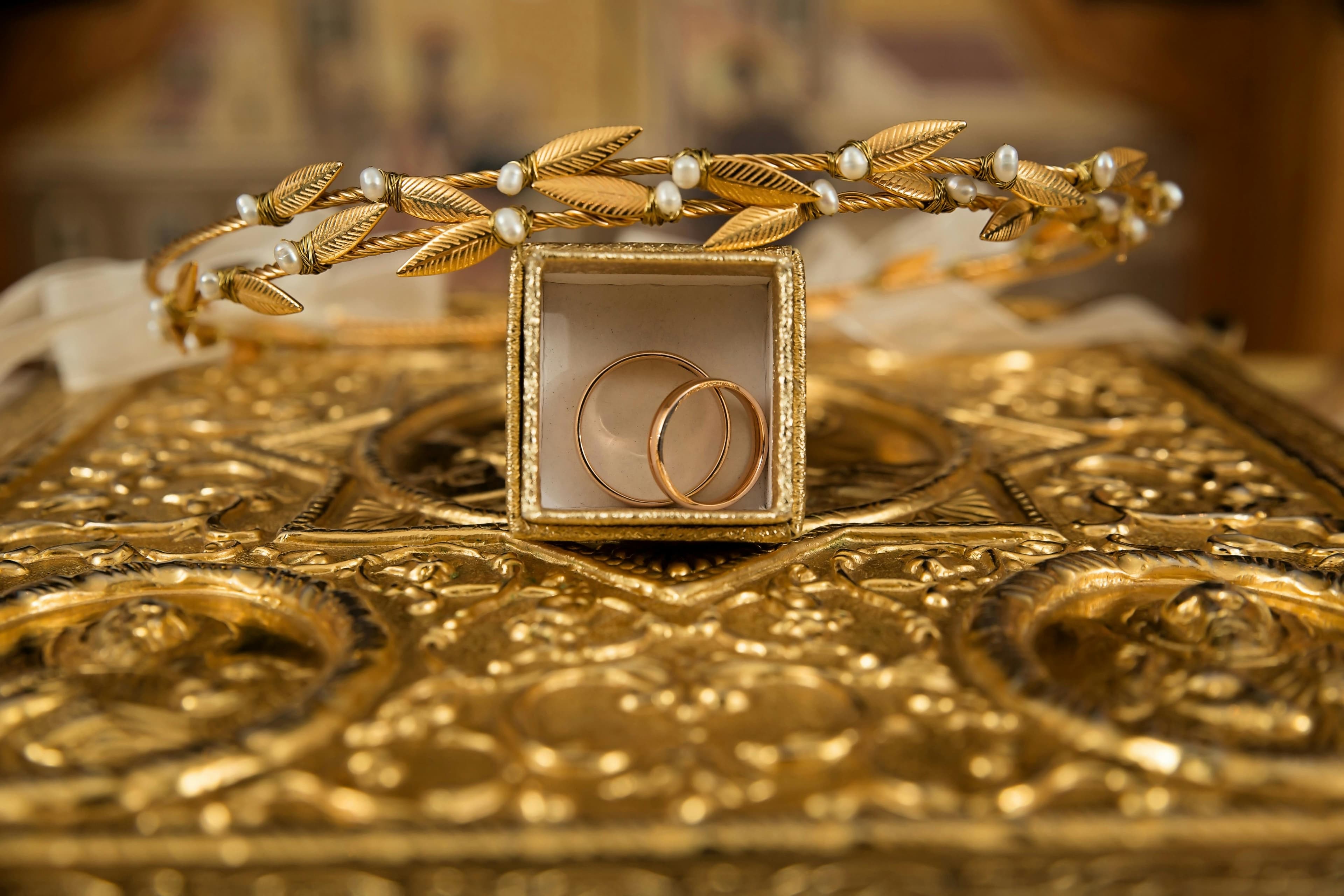 LUXURY GOLD COLLECTION